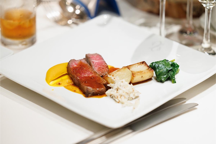 メインの肉料理